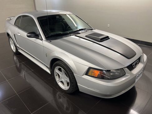 Used 2001 Ford Mustang Coupe image 1