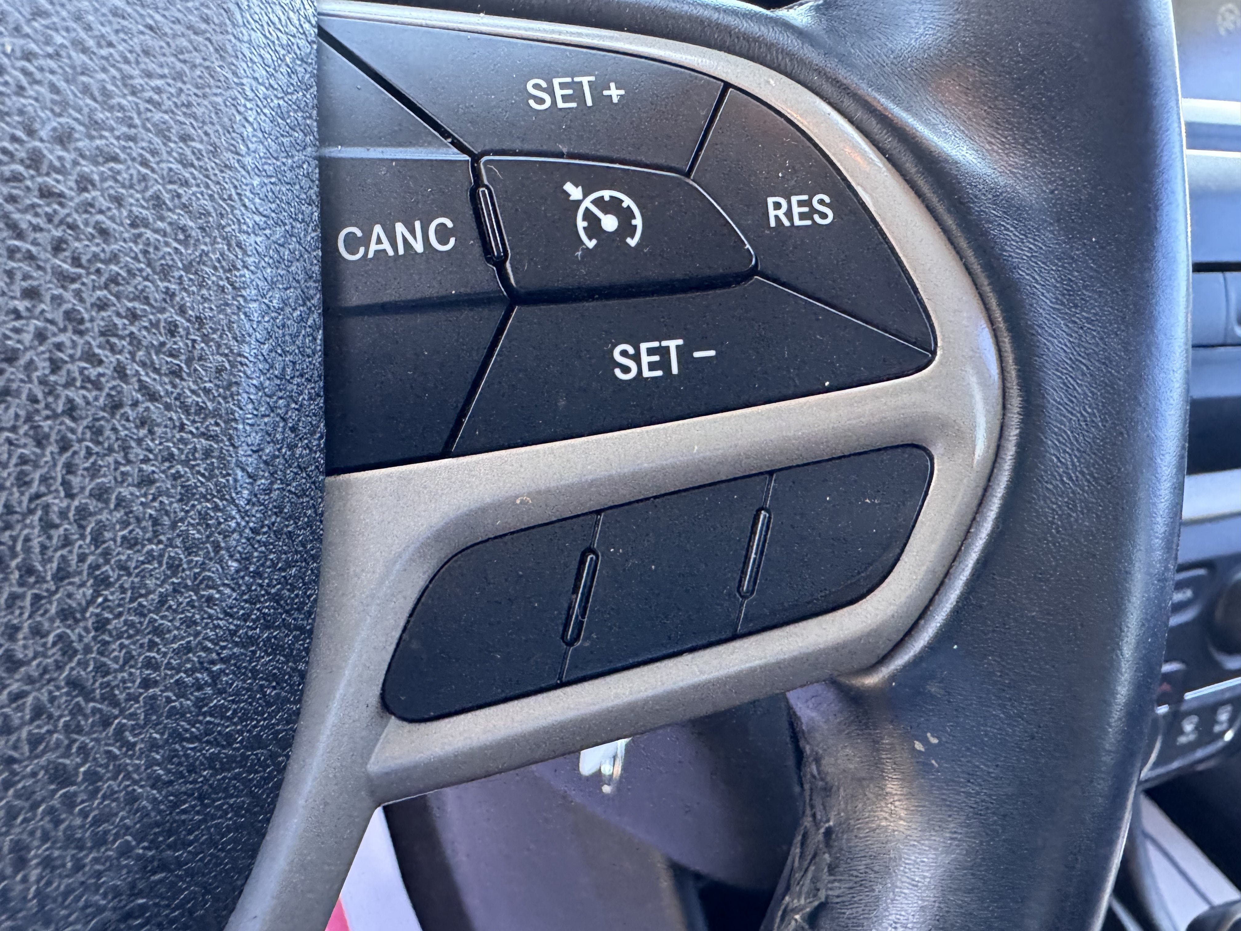 Used 2017 Jeep Cherokee Latitude FWD image 20