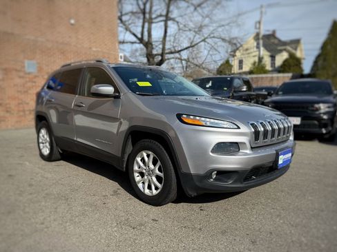 Used 2016 Jeep Cherokee Latitude image 3