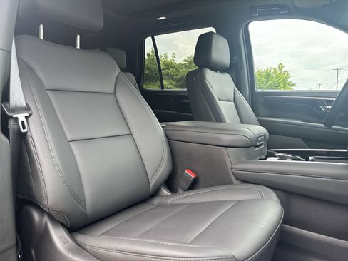 Used 2026 Chevrolet Tahoe Z71 w/ Comfort Package AWD/4WD image 25