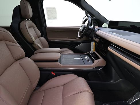 New 2026 Lincoln Navigator Black Label AWD/4WD image 16