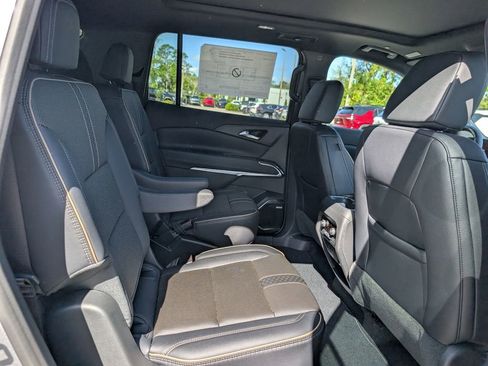 New 2026 Chevrolet Traverse High Country FWD image 18