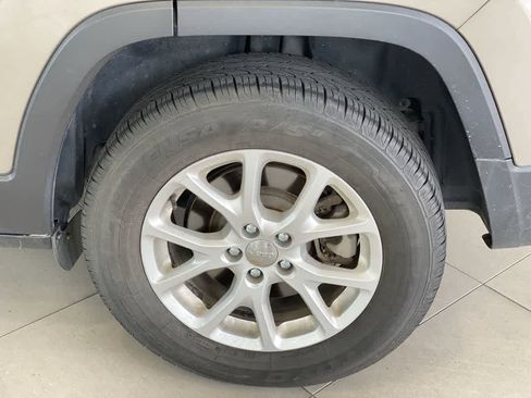 Used 2016 Jeep Cherokee Latitude AWD/4WD image 13