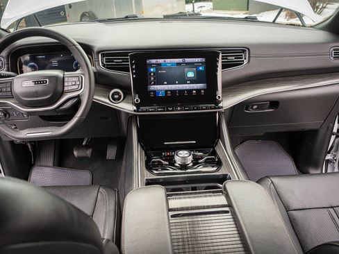 Used 2023 Jeep Wagoneer Series III w/ Preferred Equipment Group image 30