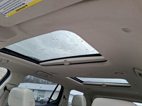 Used 2023 GMC Acadia Denali w/ Denali Technology Package image 15