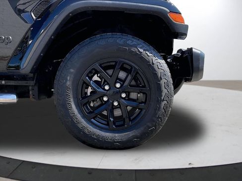 Used 2023 Jeep Gladiator Sport AWD/4WD image 33