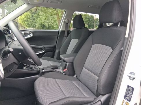 Used 2024 Kia Soul LX w/ Option Group 015 FWD image 11