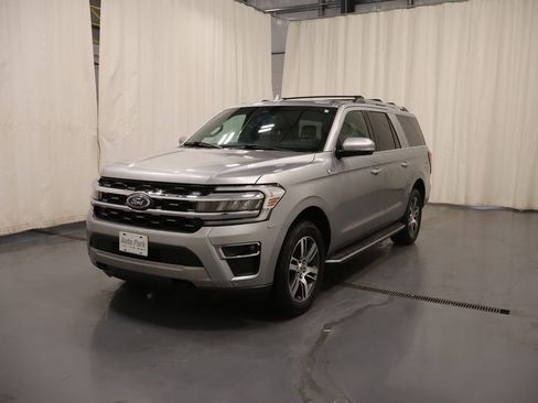 Used 2022 Ford Expedition Max Limited image 5