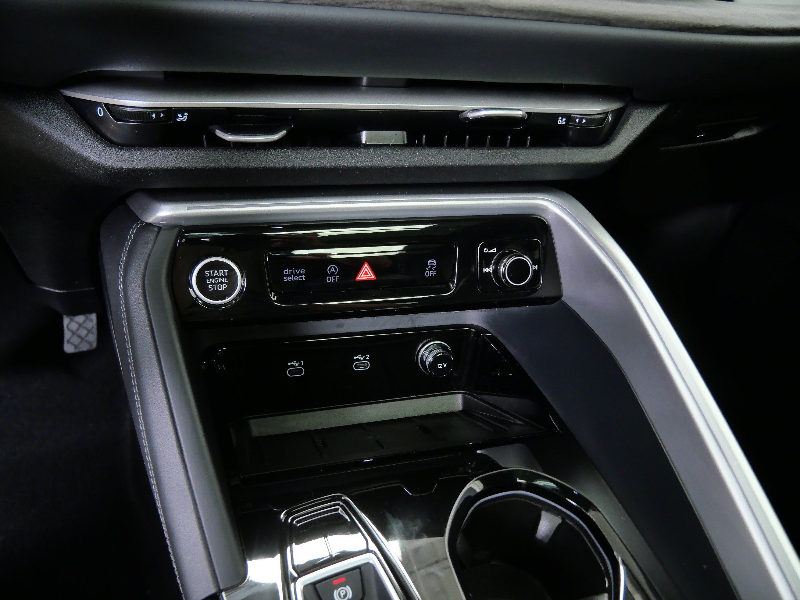 Used 2025 Audi Q5 Premium w/ Convenience Package AWD/4WD image 20