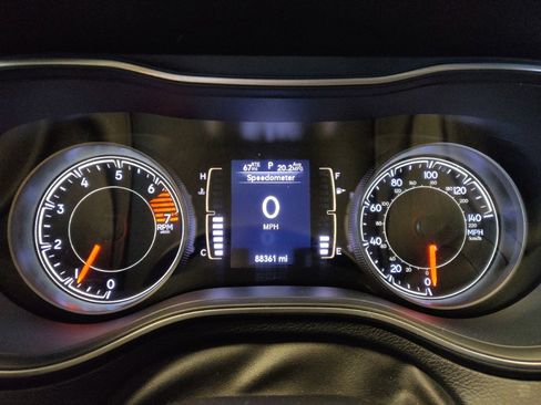 Used 2020 Jeep Cherokee Latitude Plus image 23