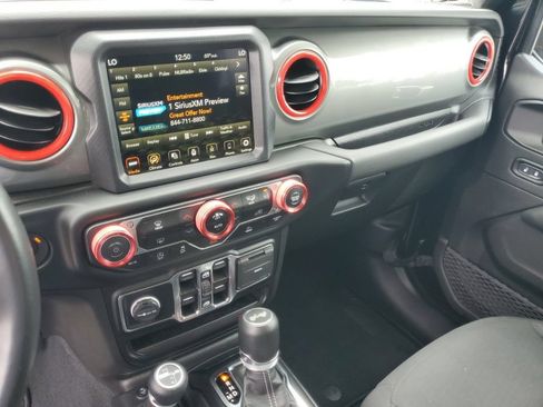 Used 2022 Jeep Wrangler Unlimited Sahara AWD/4WD image 18