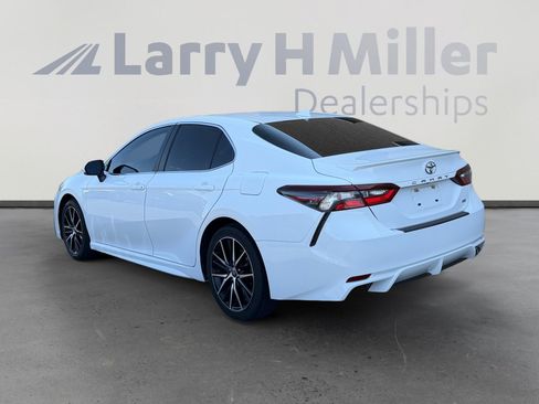 Used 2023 Toyota Camry SE FWD image 3