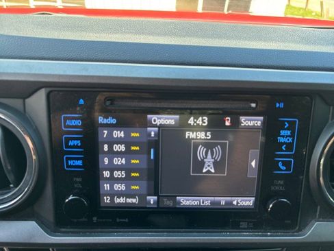 Used 2018 Toyota Tacoma TRD Off-Road image 19