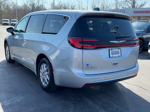 Used 2024 Chrysler Pacifica Touring-L FWD image 6