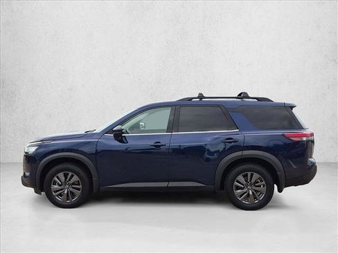 Used 2022 Nissan Pathfinder SV w/ SV Premium Package FWD image 5