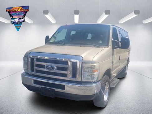 Used 2010 Ford E-150 and Econoline 150 Wagon RWD image 5