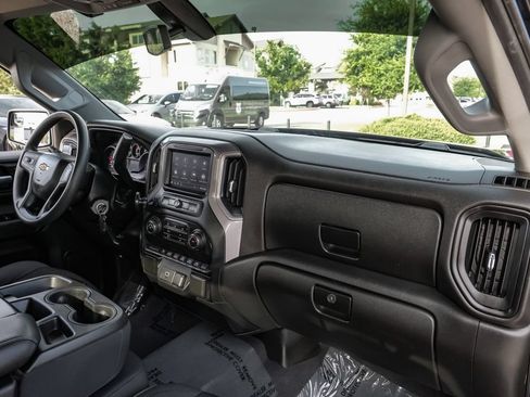 Used 2020 Chevrolet Silverado 1500 Custom w/ Custom Value Package RWD image 10