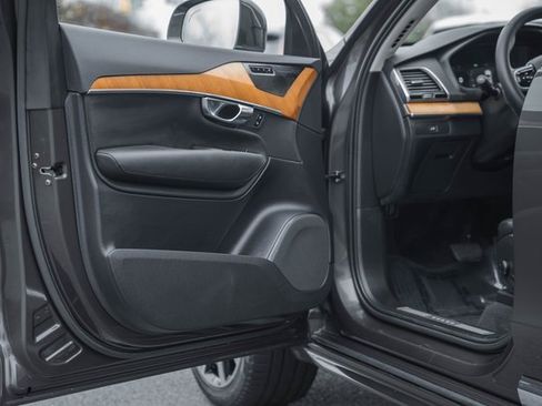 Certified 2023 Volvo XC90 B6 Plus w/ Protection Package Premier image 37