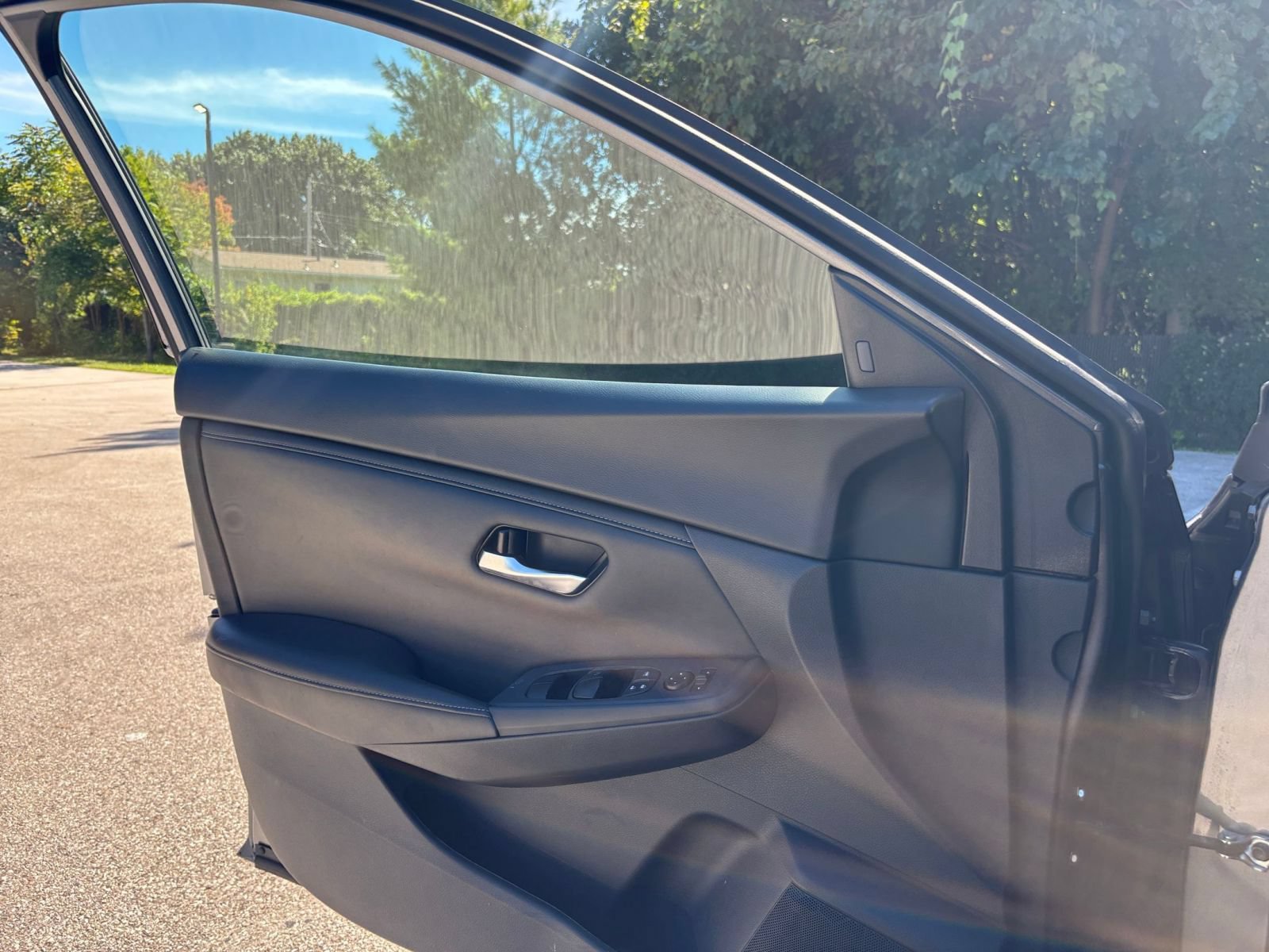 Used 2025 Nissan Sentra SV FWD image 18