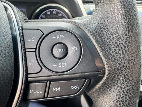Used 2019 Toyota Camry LE Hybrid w/ Audio Package FWD image 28