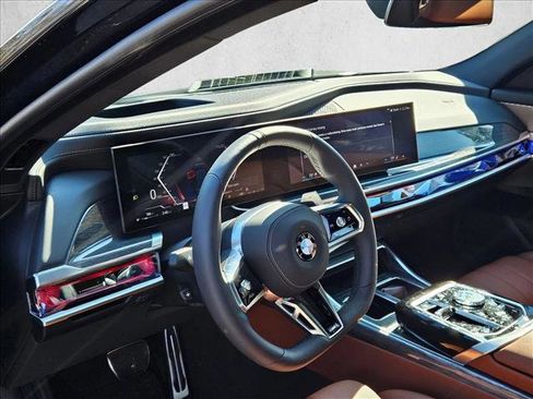 Used 2025 BMW 760i xDrive image 10