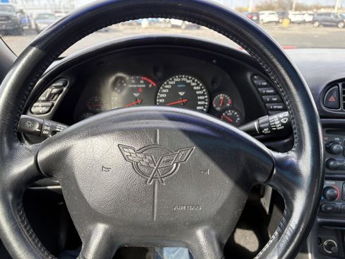 Used 2001 Chevrolet Corvette Coupe w/ Preferred Equipment Group2 image 16