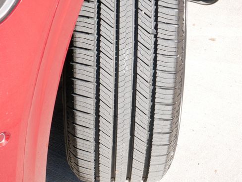 Used 2022 Genesis GV70 2.5T w/ Advanced Package image 23