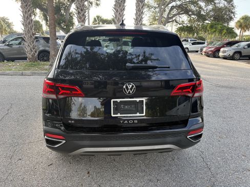 Used 2022 Volkswagen Taos SE FWD image 6