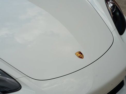 Used 2019 Porsche 718 Boxster RWD image 17