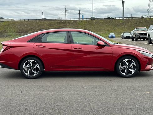 Used 2023 Hyundai Elantra SEL w/ Convenience Package FWD image 2