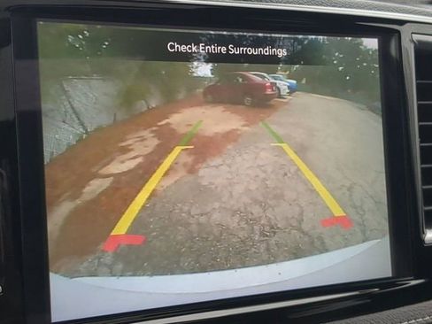 Used 2025 Chrysler Pacifica Limited image 21