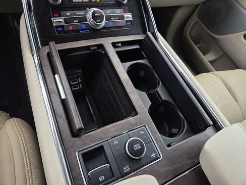 Used 2019 Lincoln Navigator Reserve AWD/4WD image 12