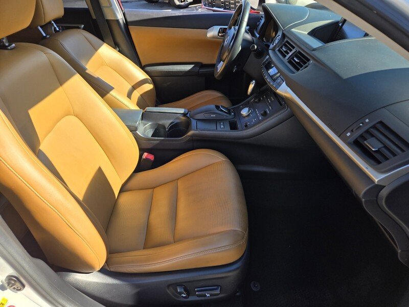 Used 2013 Lexus CT 200h w/ Premium Pkg w/Navigation FWD image 16