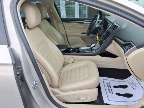 Used 2015 Ford Fusion SE w/ Equipment Group 202A image 30