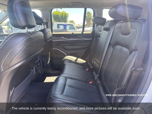 Used 2022 Jeep Grand Cherokee Limited 4xe w/ Luxury Tech Group II AWD/4WD image 12