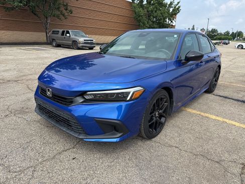 Used 2023 Honda Civic Sport image 9
