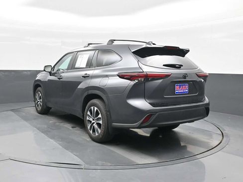 Used 2024 Toyota Highlander XLE image 7