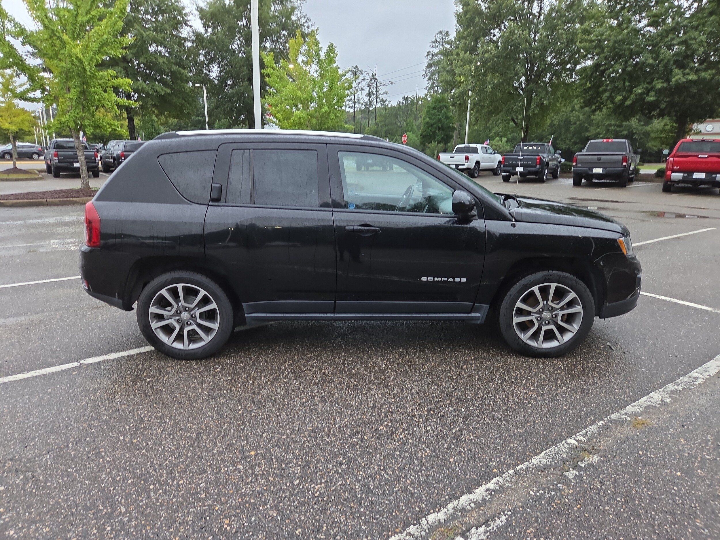 Used 2017 Jeep Compass High Altitude FWD image 2