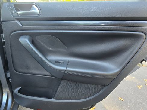 Used 2011 Volkswagen Jetta SE w/ Wheel & Sunroof Pkg FWD image 18