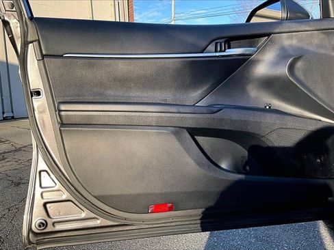 Used 2020 Toyota Camry SE image 24