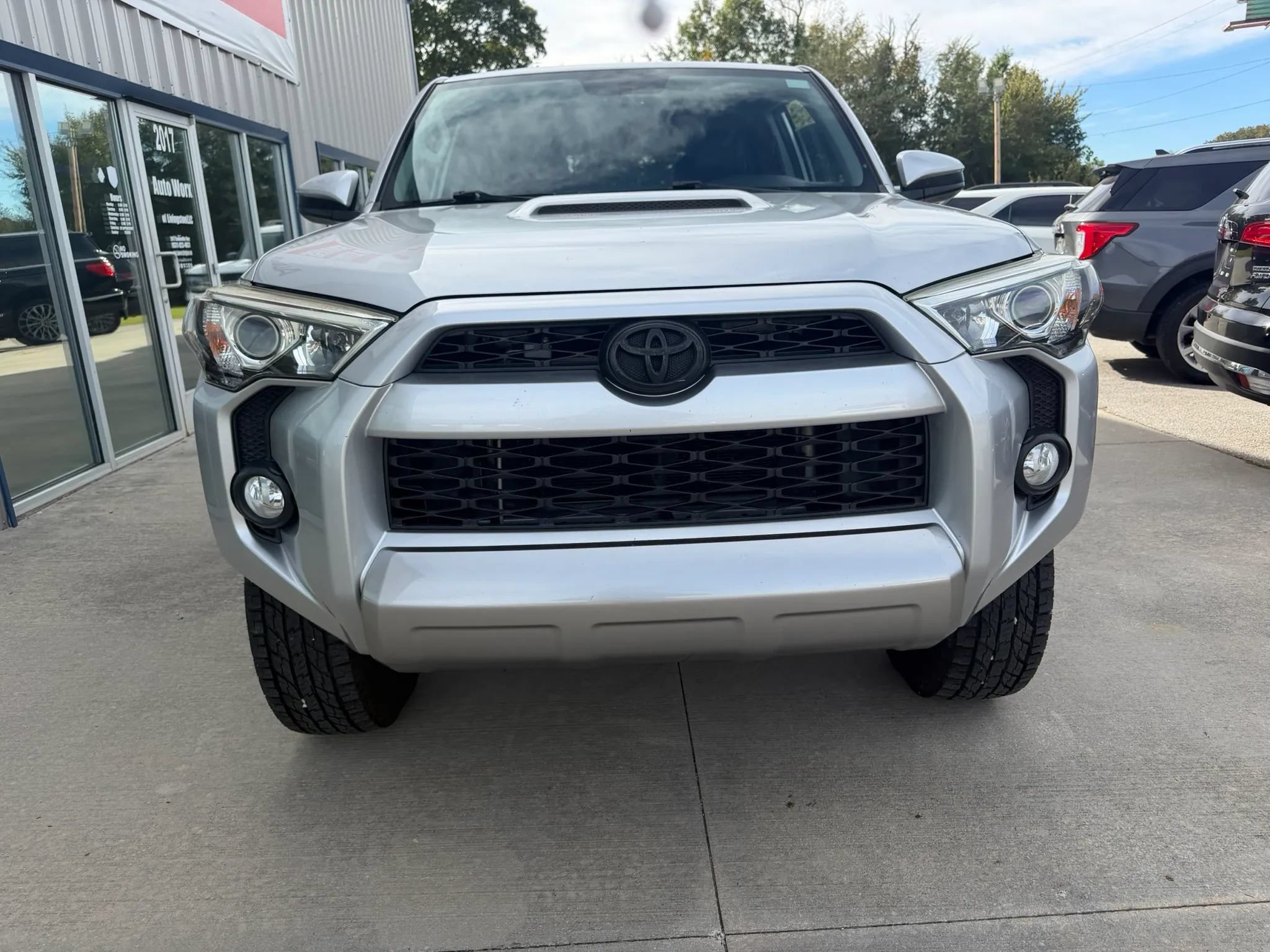 Used 2018 Toyota 4Runner TRD Off-Road AWD/4WD image 4