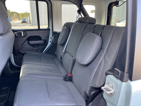 Used 2024 Jeep Wrangler Unlimited image 20