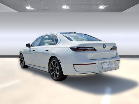 New 2026 BMW i7 xDrive60 AWD/4WD image 3