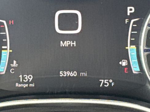 Used 2024 Chrysler Pacifica Touring-L FWD image 16