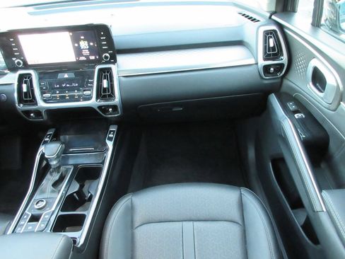 Used 2023 Kia Sorento SX AWD/4WD image 16