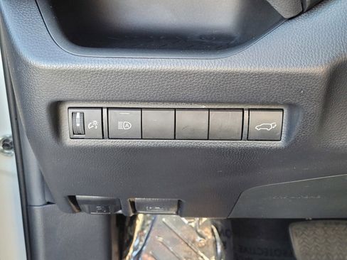 Used 2020 Toyota RAV4 XLE w/ Convenience Package image 18