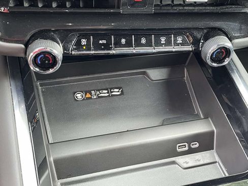 Used 2025 Chevrolet Tahoe LT AWD/4WD image 26