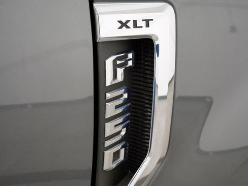 Used 2022 Ford F250 XLT w/ XLT Premium Package AWD/4WD image 9