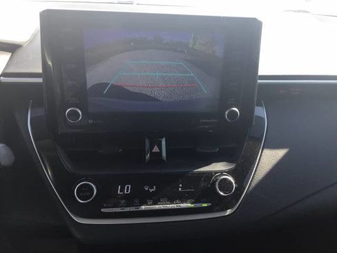 Used 2022 Toyota Corolla LE image 16