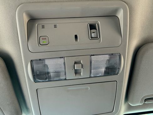 Used 2020 Nissan Titan SV w/ SV Convenience Package RWD image 30